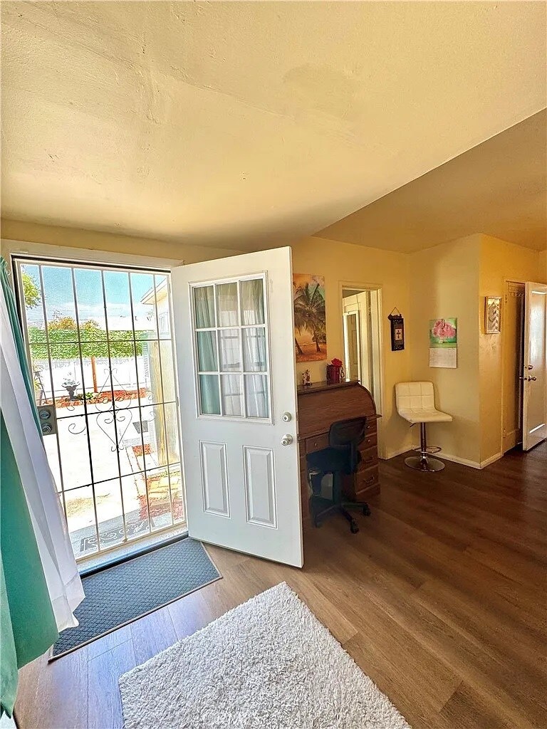 Building Photo - 5214 Golden Ave