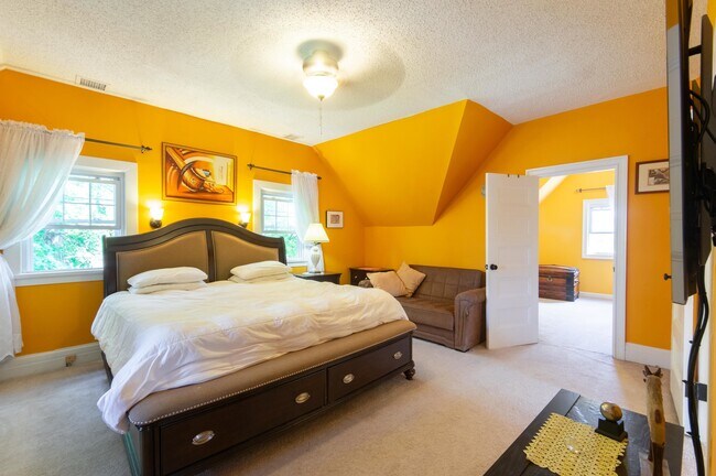 Building Photo - 356 Carteret Pl
