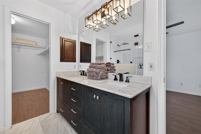Building Photo - 22727 Tara Way Dr