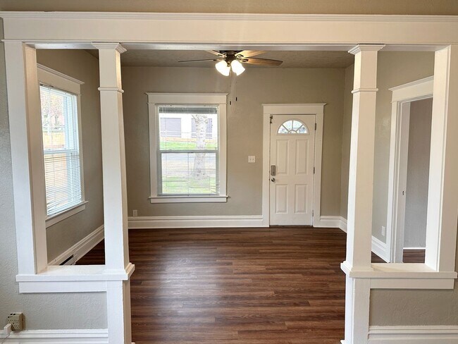 Building Photo - 3 Bedroom 2 Bath Forest Grove OR