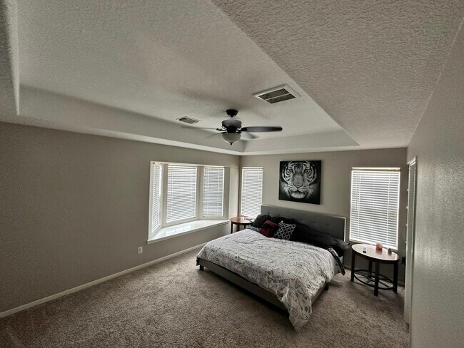 Building Photo - 5026 Forest Hurst Dr