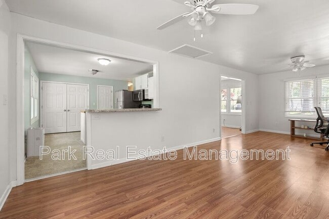 Building Photo - 8907 Rollingwood Rd