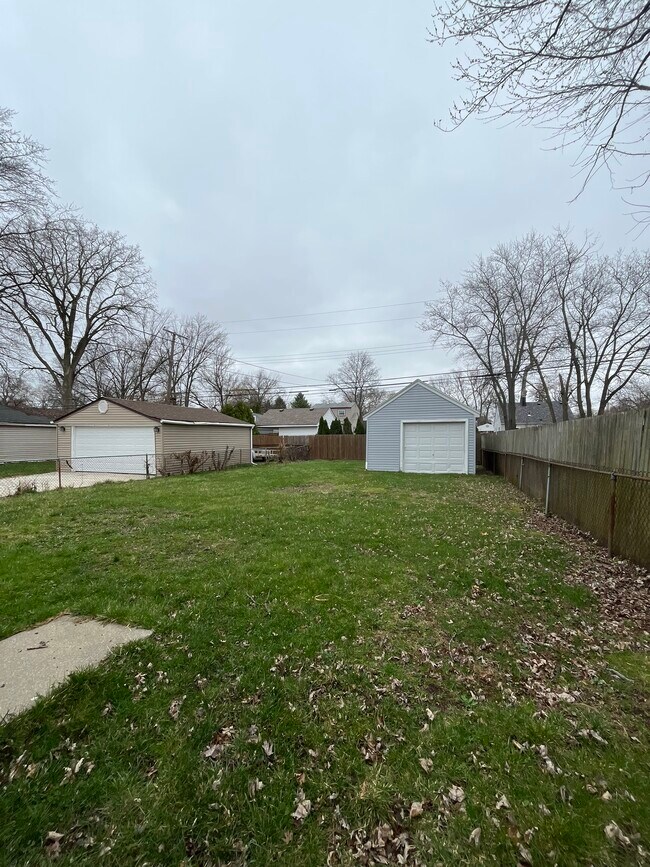 Building Photo - 6565 Burr St