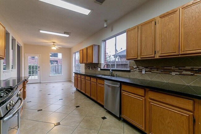 Building Photo - 8315 Mission Estates Dr