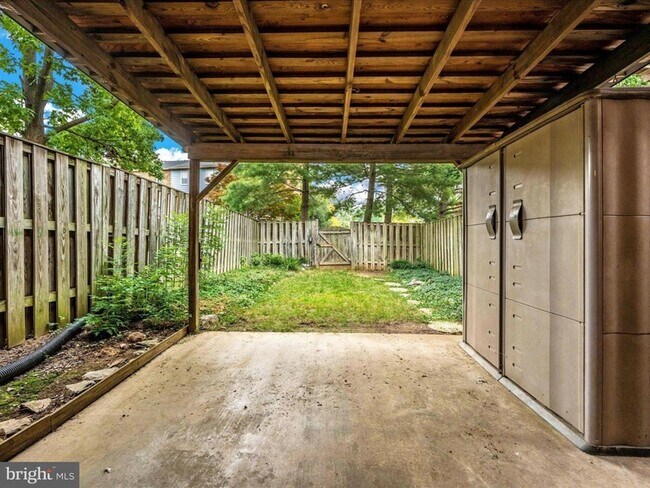 Building Photo - 112 Bracken Ct