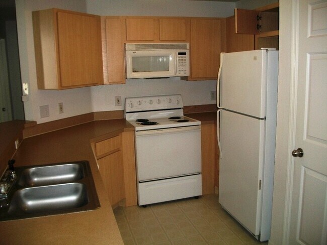 Building Photo - 2000 Erving Cir