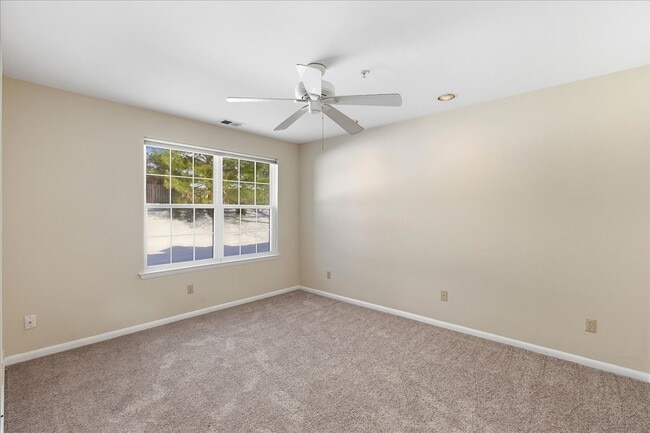 Building Photo - 29 Foxglove Dr