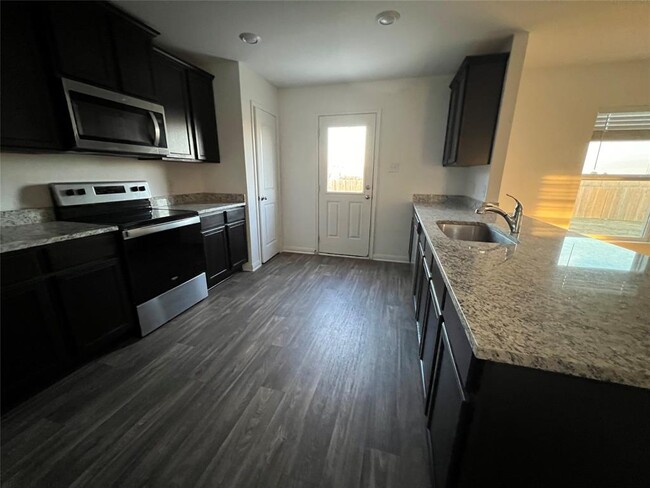 Building Photo - 509 Riverdale Dr