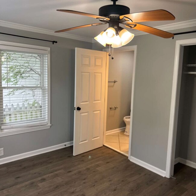 Building Photo - Act soon-won't last long-MOVE IN SPECIAL