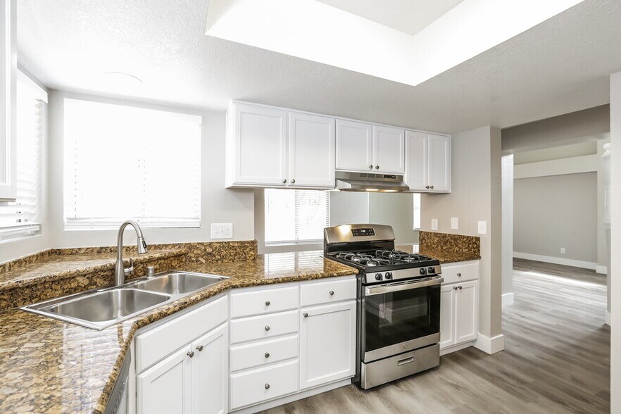 Building Photo - 106 Spinnaker Dr