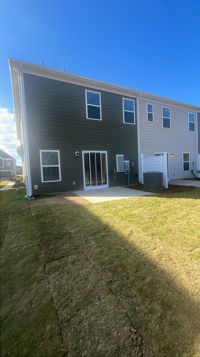 Building Photo - 761 Kitfox Dr NW