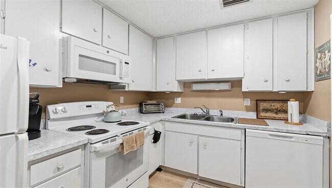 Building Photo - 2700 Bayshore Blvd