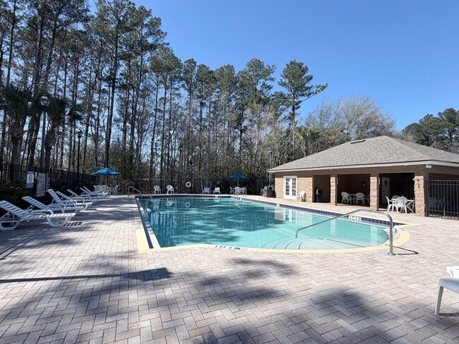 Building Photo - 2/2 Condo  in Merrill Pines Gated Community