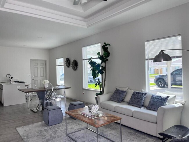 Building Photo - 1205 Shavano Dr