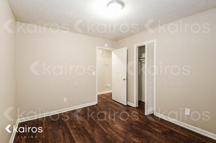 Building Photo - 340 Carterhill Dr