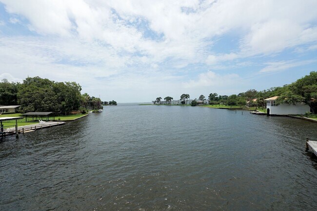 Building Photo - Waterfront in Shalimar with Dock and Lift