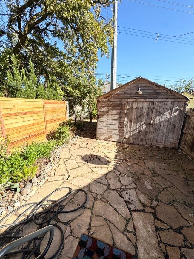 Building Photo - Charming 1 Bedroom 1 Bath Historic Duplex, Land Park-Curtis Park Area SEE VIDEO