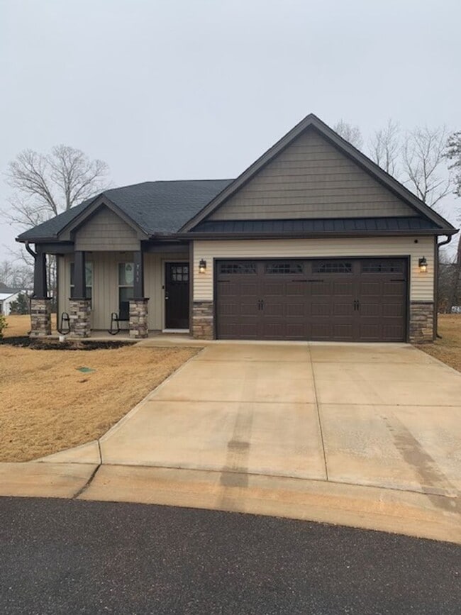 Building Photo - Single Family Home