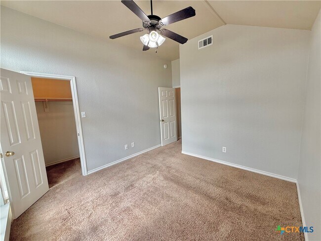Building Photo - 2409 Vernice Dr