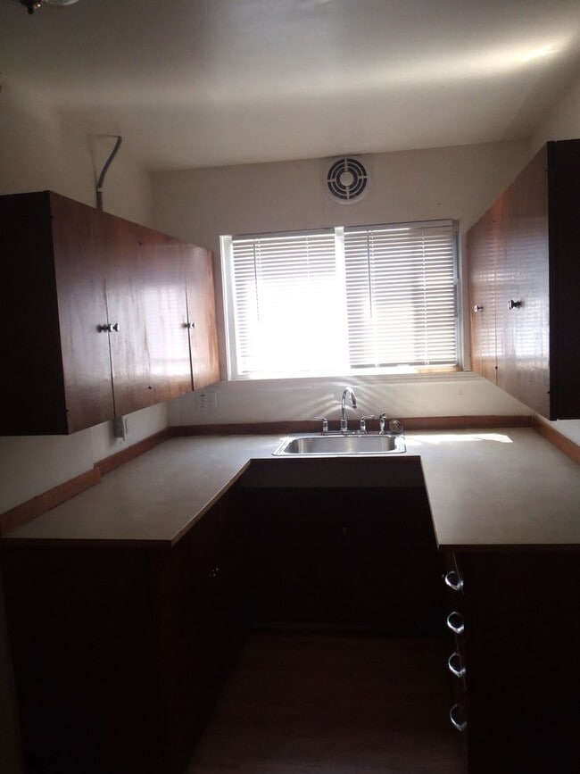 Building Photo - 2603