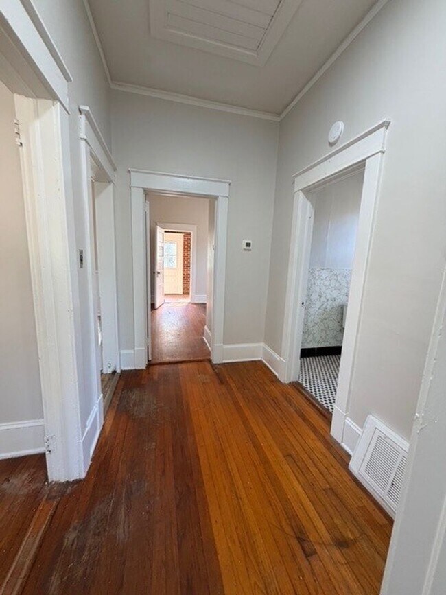 Building Photo - 727 Truett Ave