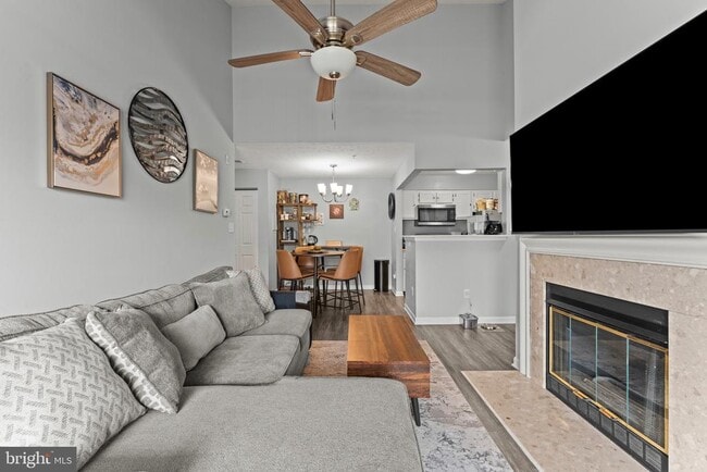 Building Photo - 8951 Town Center Cir