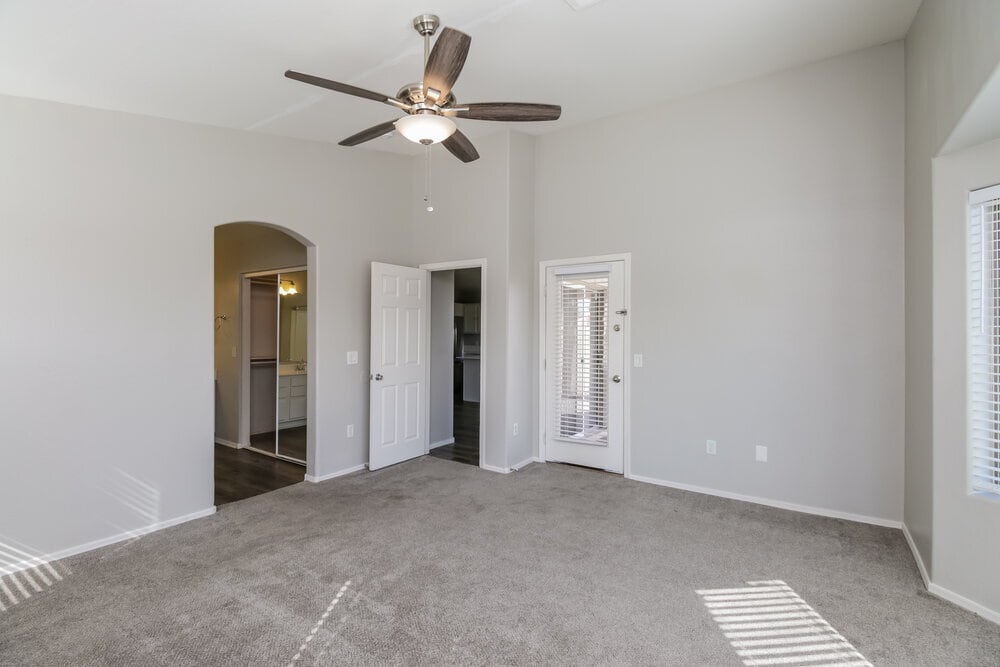 Building Photo - 5605 S 11th Pl