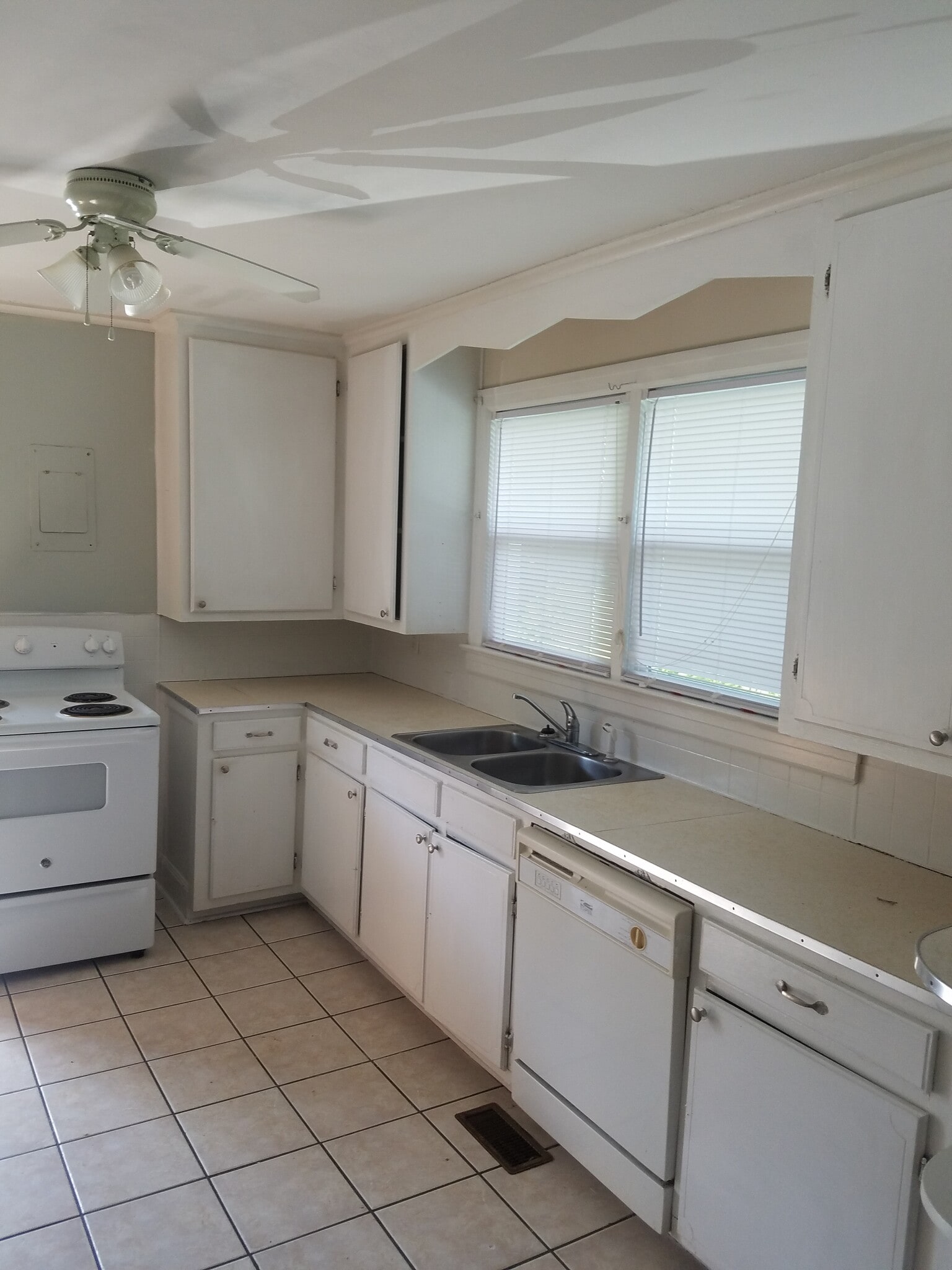 Building Photo - 1908 Nelle St