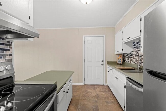 Building Photo - 122 Clarence Dr