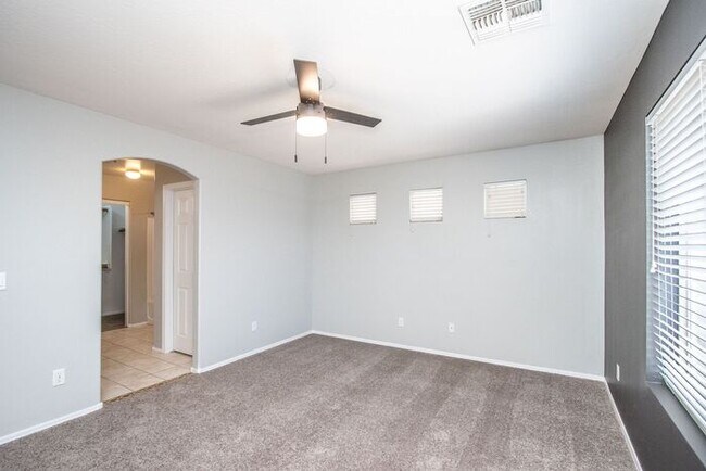 Building Photo - Welcome to this beautiful 4 bedroom, 3 bathroom home in San Tan Valley, AZ.