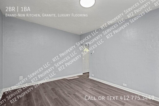 Building Photo - 904 Hilltop St