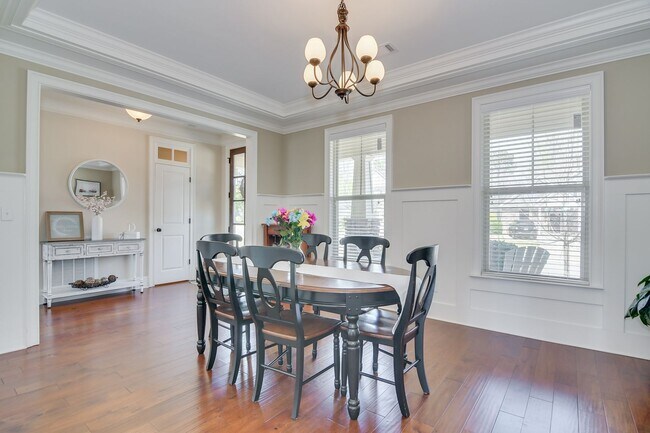 Building Photo - Gorgeous 5-Bedroom 3.5 Bath Home