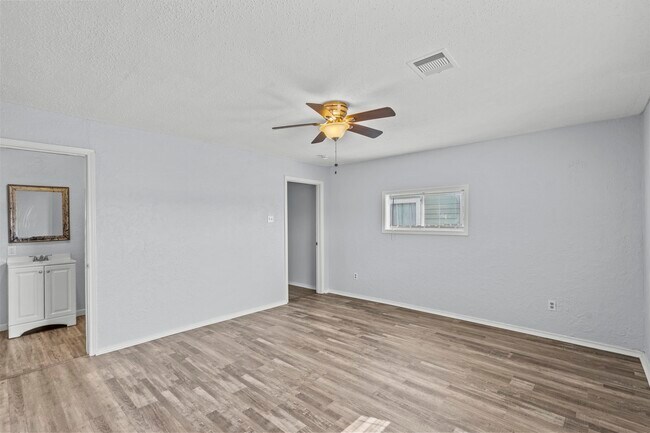 Building Photo - 228 Orange St