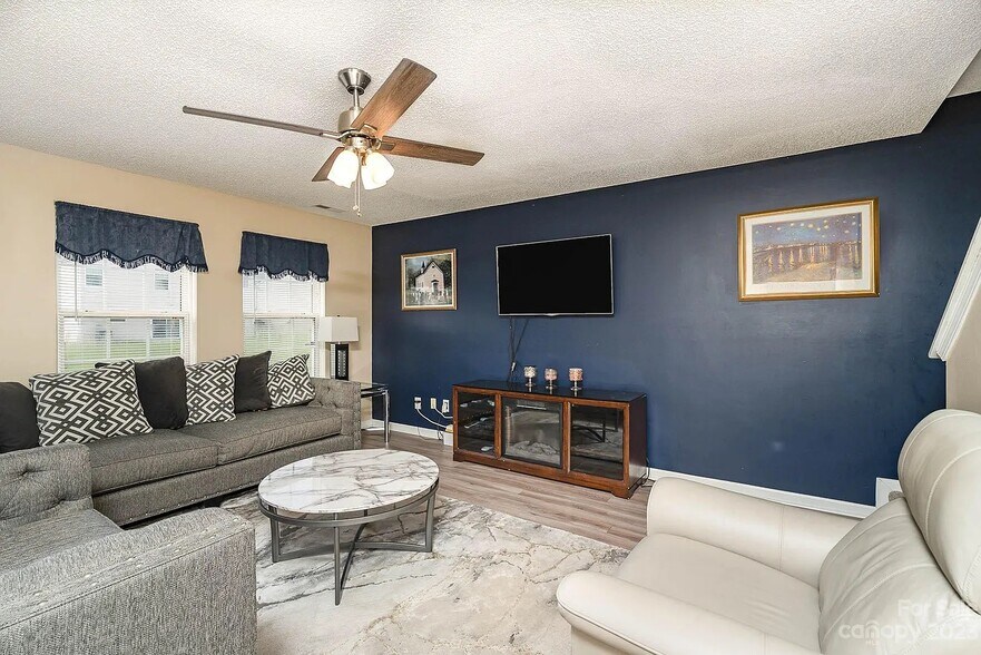 Building Photo - 10510 Plantain Ct