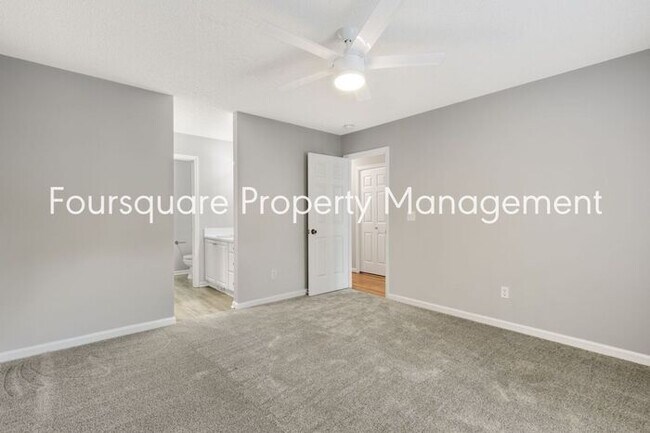Building Photo - End Unit Town Home | 2nd Floor Loft | Wash...