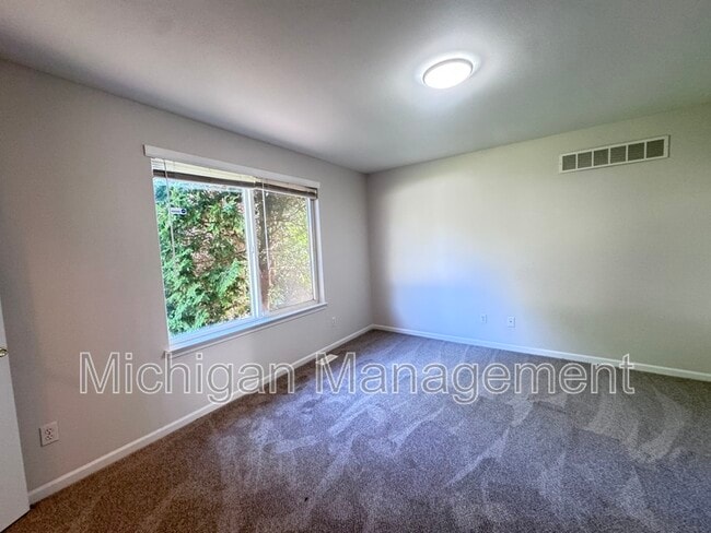 Building Photo - 173 Algansee Dr