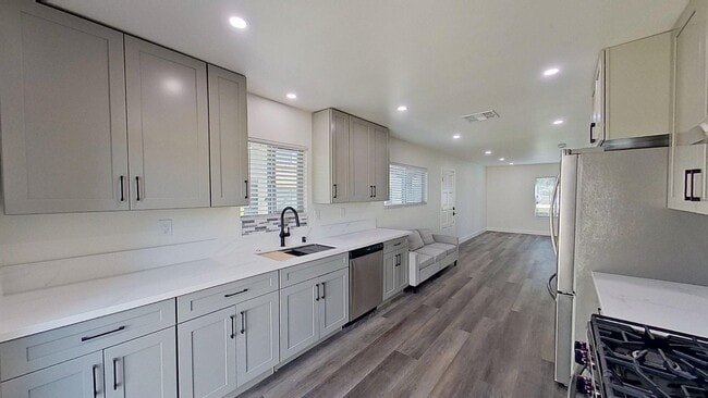 Building Photo - 8592 Cornwall Cir
