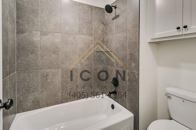 Building Photo - 8429 Stonewood Dr