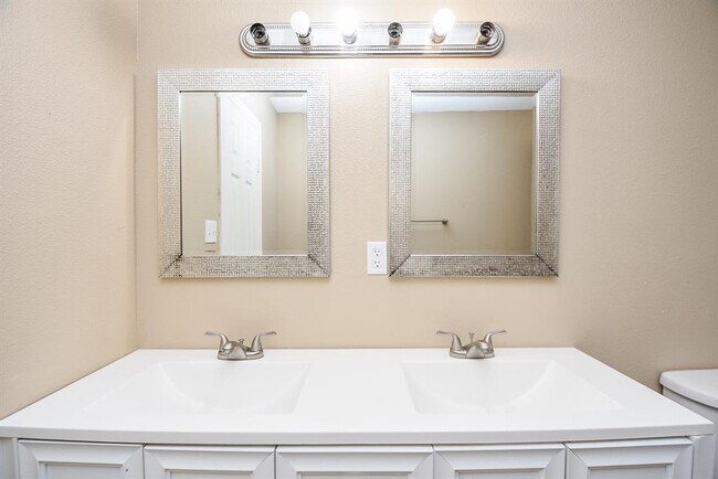 Building Photo - 15357 Ben Wiggins Rd