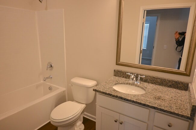 Building Photo - 983 Manitou Cir