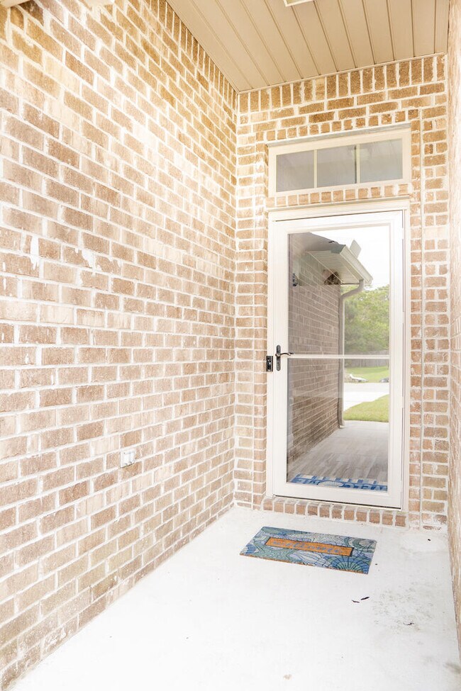 Building Photo - 8261 Sierra St