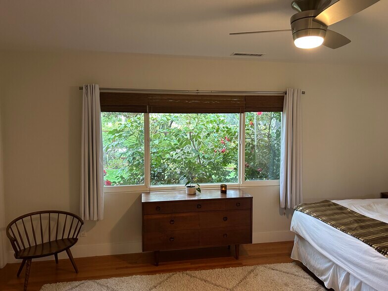 Master bedroom - 1415 Butterfield Rd