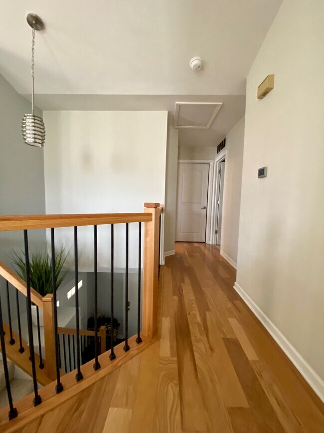 Building Photo - 122 White Branch Ct