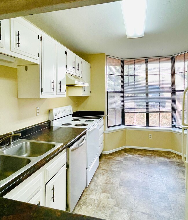 Building Photo - 4 Bedroom Town-home Near Downtown Golden A...