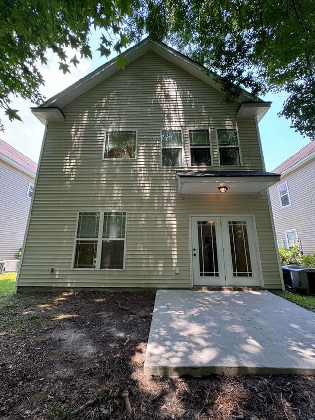 Building Photo - 670 Summer Hill Way