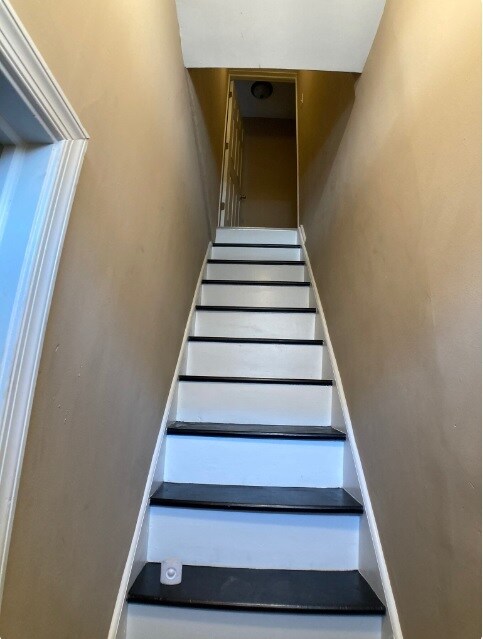 Building Photo - 1950 Clarence St