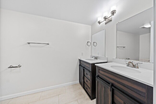 Building Photo - 301 Tatum Rd