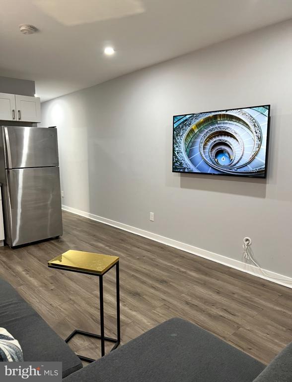 Building Photo - 4087 Lancaster Ave