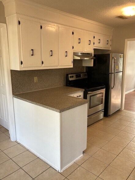 3 Bedroom 2 Bath Home for Rent with 1/3 acre yard in South Pinepoint Subdivision of West Ashley - 1934 Ivy Hall Rd