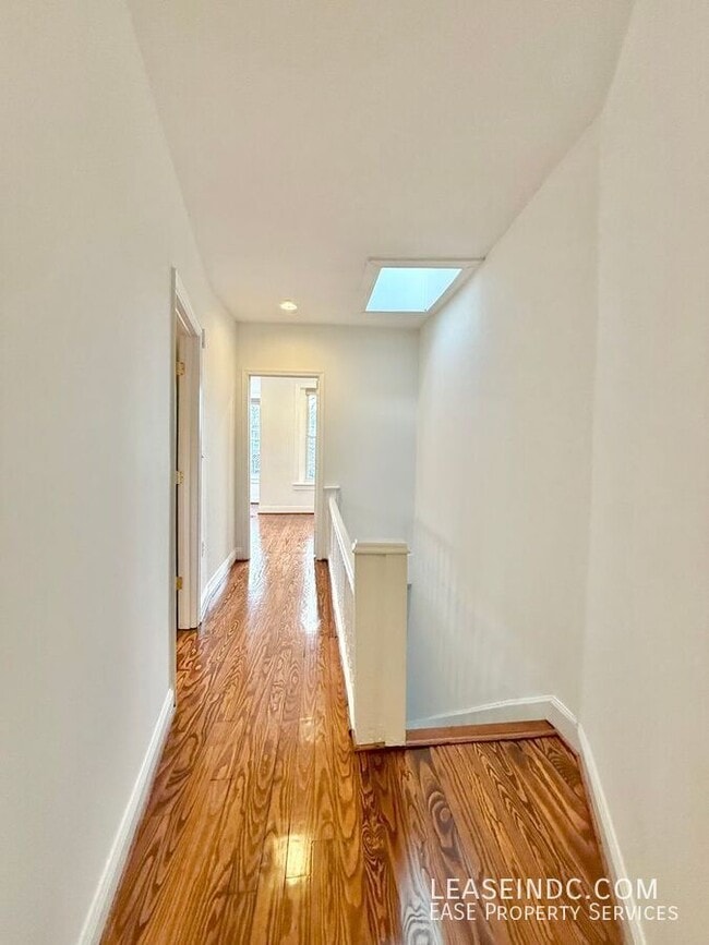 Building Photo - 203 R St NW